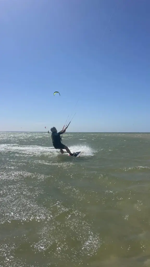 4 Days / 3 Nights Camp + 10H Kitesurf